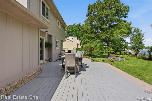 Builiding view forty one for 219 Briarwood, Highland, MI. 48357