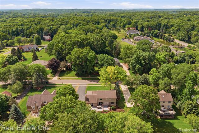 Builiding view forty three for 219 Briarwood, Highland, MI. 48357