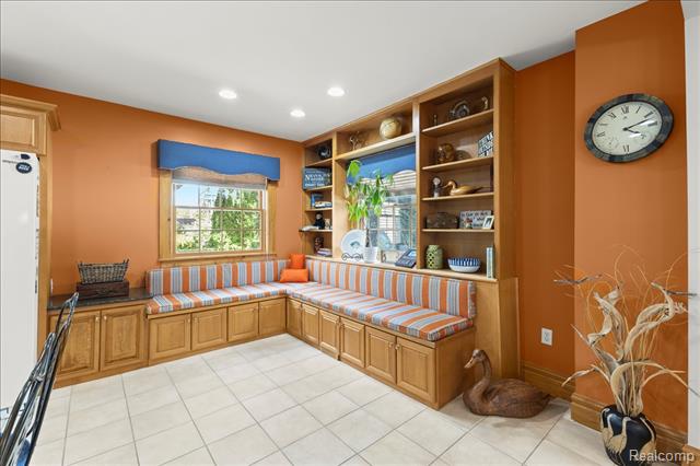 Builiding view eight for 1775 Woodland, Keego Harbor, MI. 48320