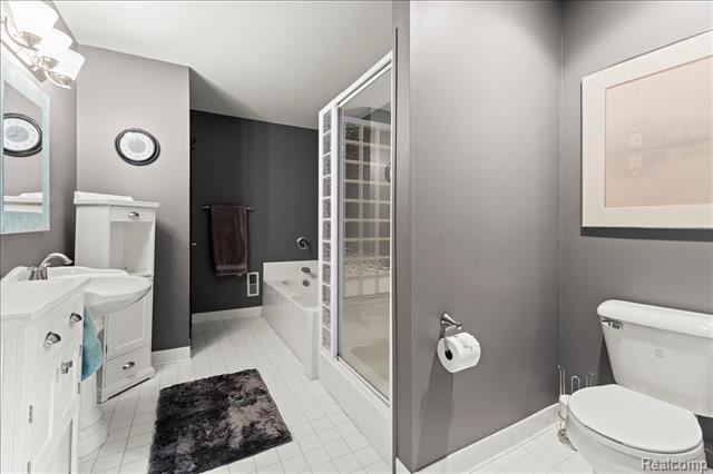 Builiding view eighteen for 1775 Woodland, Keego Harbor, MI. 48320