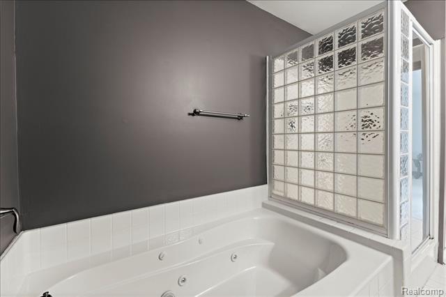 Builiding view nineteen for 1775 Woodland, Keego Harbor, MI. 48320