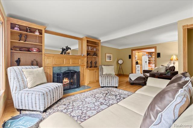 Builiding view three for 1775 Woodland, Keego Harbor, MI. 48320