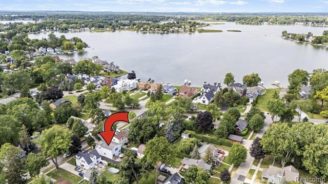 Builiding view twenty three for 1775 Woodland, Keego Harbor, MI. 48320