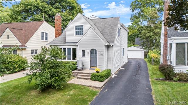 front view for 1775 Woodland Ave, Keego Harbor, Mi. 48320