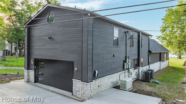 Builiding view fifty three for 10890 Hillway, White Lake, MI. 48386