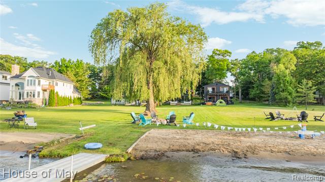 Builiding view forty five for 10890 Hillway, White Lake, MI. 48386