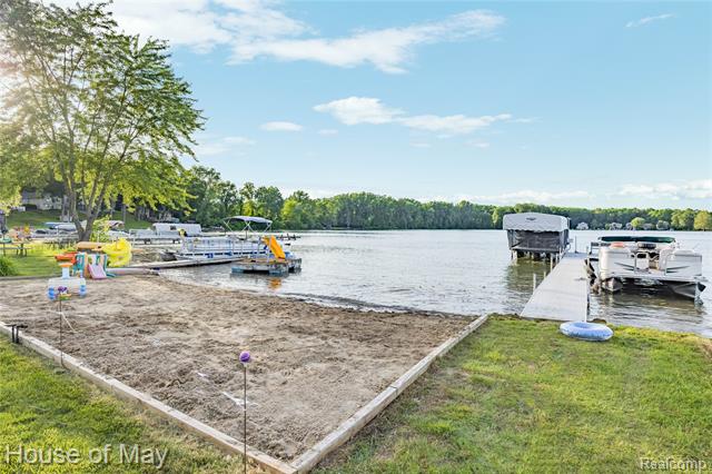 Builiding view forty seven for 10890 Hillway, White Lake, MI. 48386