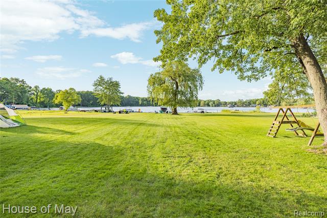 Builiding view forty six for 10890 Hillway, White Lake, MI. 48386