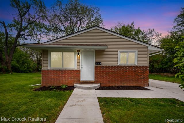 front view for 493 Luther Ave, Pontiac, Mi. 48341