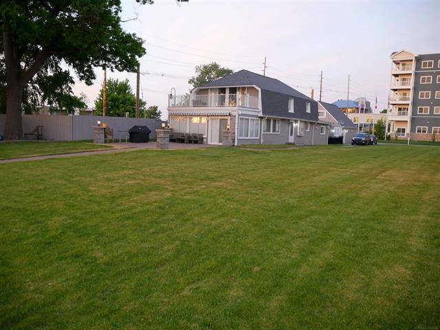 Builiding view four for 1704 Cass Lake Front, Keego Harbor, MI. 48320