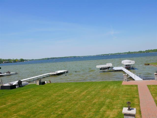 Builiding view one for 1704 Cass Lake Front, Keego Harbor, MI. 48320
