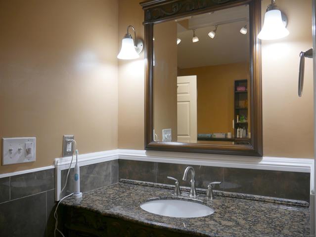 Builiding view seventeen for 1704 Cass Lake Front, Keego Harbor, MI. 48320