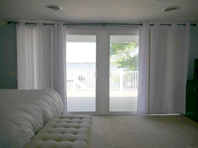 Builiding view twenty five for 1704 Cass Lake Front, Keego Harbor, MI. 48320