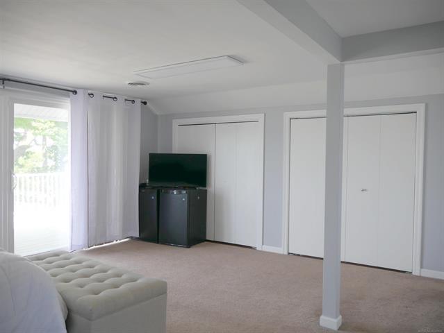 Builiding view twenty four for 1704 Cass Lake Front, Keego Harbor, MI. 48320