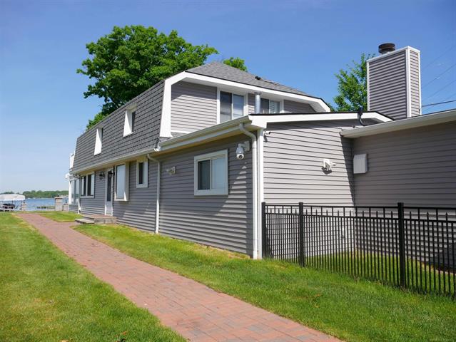 front view for 1704 Cass Lake Front Rd, Keego Harbor, Mi. 48320