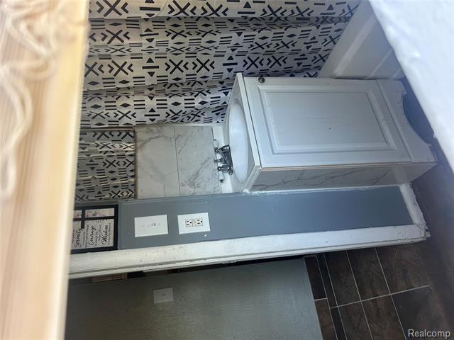 Builiding view eight for 559 Arthur, Pontiac, MI. 48341