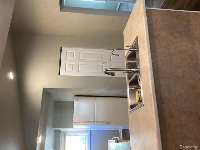 Builiding view five for 559 Arthur, Pontiac, MI. 48341