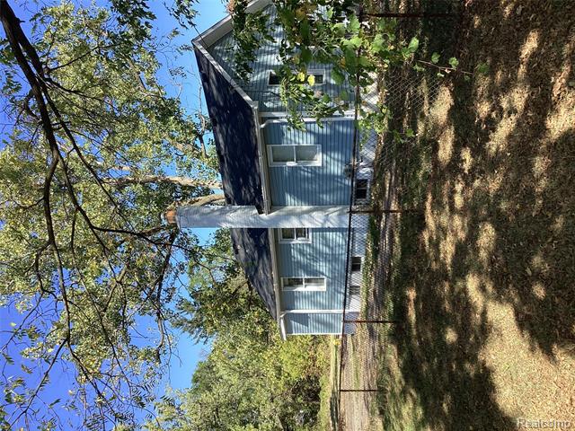 Builiding view three for 559 Arthur, Pontiac, MI. 48341