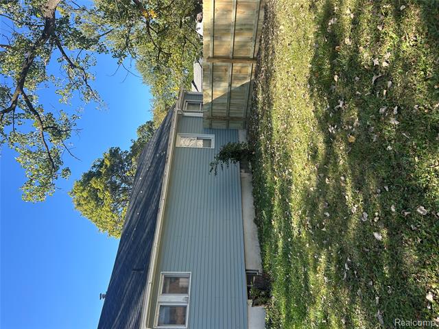 Builiding view two for 559 Arthur, Pontiac, MI. 48341