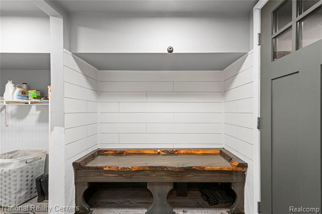 Builiding view eleven for 1481 Lochaven, Waterford, MI. 48327