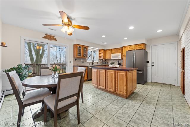 Builiding view seven for 1481 Lochaven, Waterford, MI. 48327