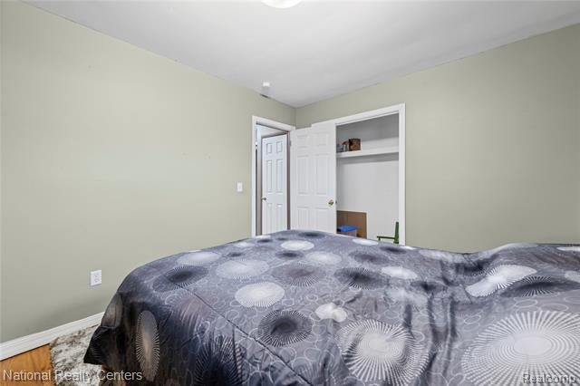 Builiding view seventeen for 1481 Lochaven, Waterford, MI. 48327