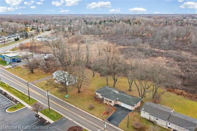 Builiding view thirty five for 1481 Lochaven, Waterford, MI. 48327