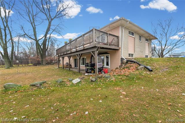 Builiding view thirty one for 1481 Lochaven, Waterford, MI. 48327