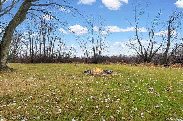 Builiding view thirty three for 1481 Lochaven, Waterford, MI. 48327