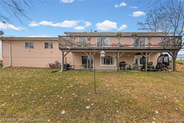 Builiding view thirty two for 1481 Lochaven, Waterford, MI. 48327