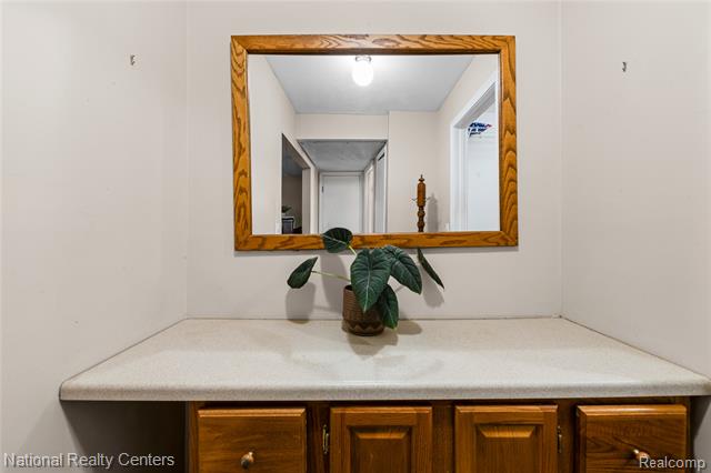 Builiding view twenty seven for 1481 Lochaven, Waterford, MI. 48327