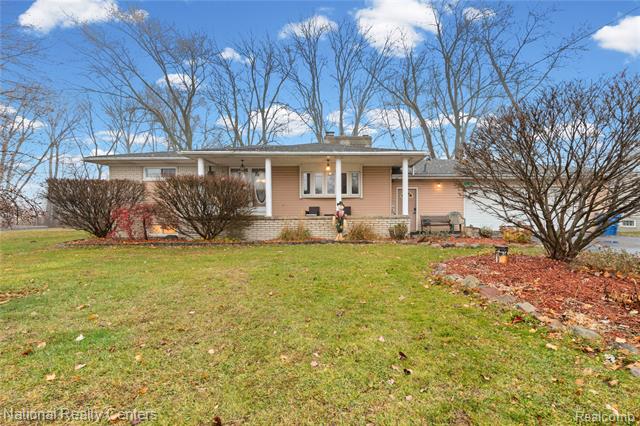 Builiding view two for 1481 Lochaven, Waterford, MI. 48327