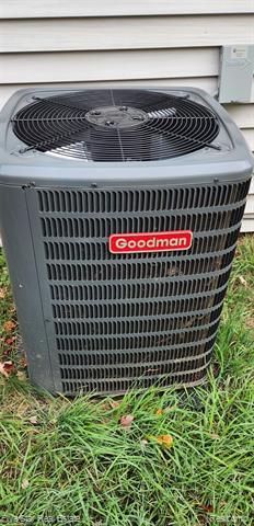 Builiding view forty one for 9548 Round Lake, White Lake, MI. 48386