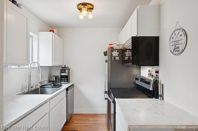 Builiding view seven for 9548 Round Lake, White Lake, MI. 48386