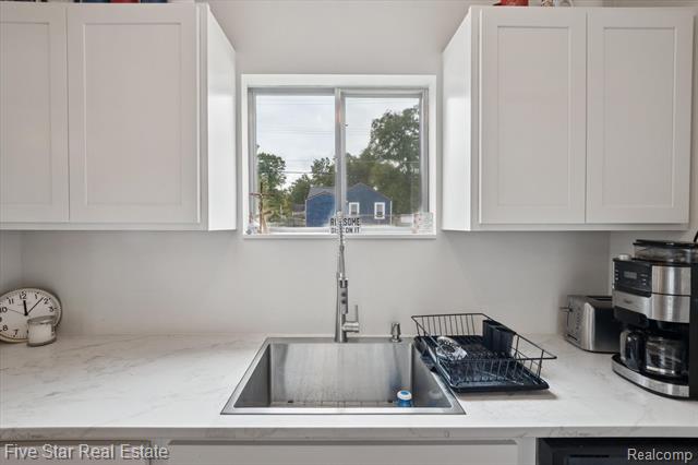 Builiding view ten for 9548 Round Lake, White Lake, MI. 48386