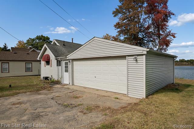 Builiding view thirty five for 9548 Round Lake, White Lake, MI. 48386