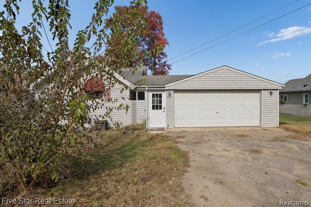 Builiding view thirty four for 9548 Round Lake, White Lake, MI. 48386