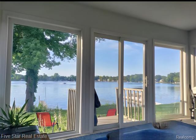 Builiding view thirty nine for 9548 Round Lake, White Lake, MI. 48386