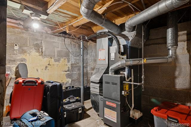 Builiding view thirty one for 9548 Round Lake, White Lake, MI. 48386