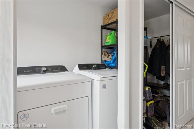 Builiding view thirty for 9548 Round Lake, White Lake, MI. 48386