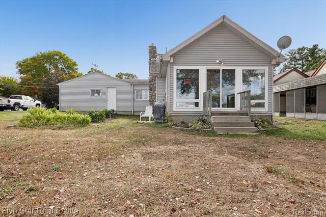 Builiding view three for 9548 Round Lake, White Lake, MI. 48386