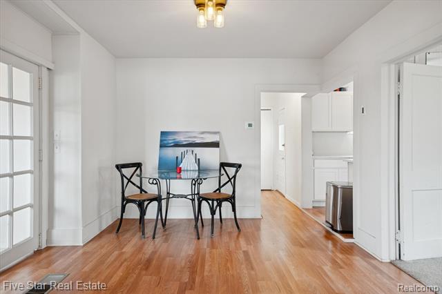 Builiding view twelve for 9548 Round Lake, White Lake, MI. 48386