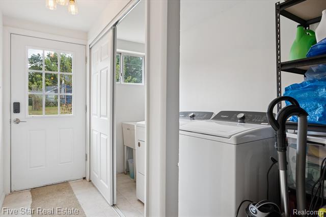 Builiding view twenty nine for 9548 Round Lake, White Lake, MI. 48386