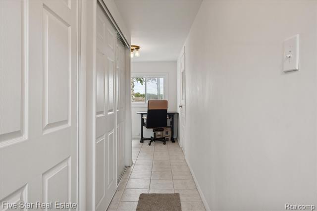 Builiding view twenty one for 9548 Round Lake, White Lake, MI. 48386