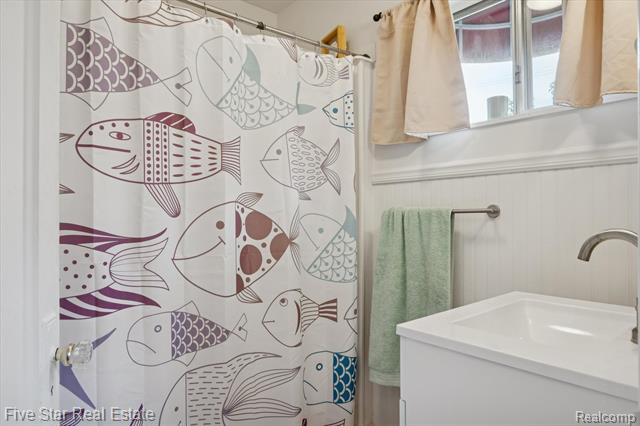 Builiding view twenty three for 9548 Round Lake, White Lake, MI. 48386