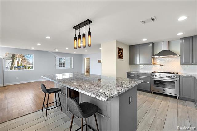 Builiding view eight for 9492 Round Lake, White Lake, MI. 48386