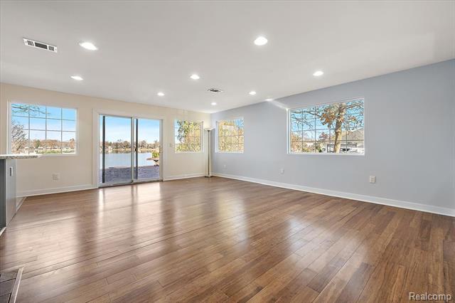 Builiding view eleven for 9492 Round Lake, White Lake, MI. 48386