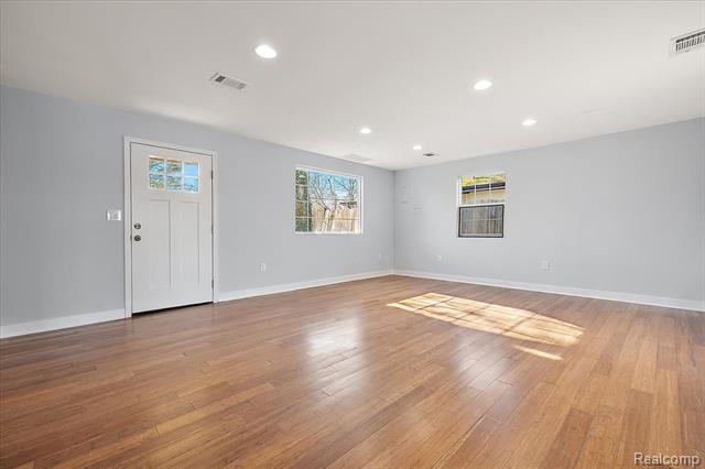 Builiding view fifteen for 9492 Round Lake, White Lake, MI. 48386