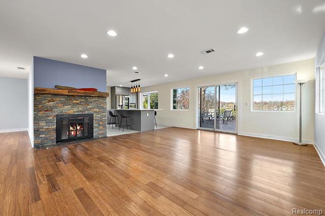 Builiding view four for 9492 Round Lake, White Lake, MI. 48386