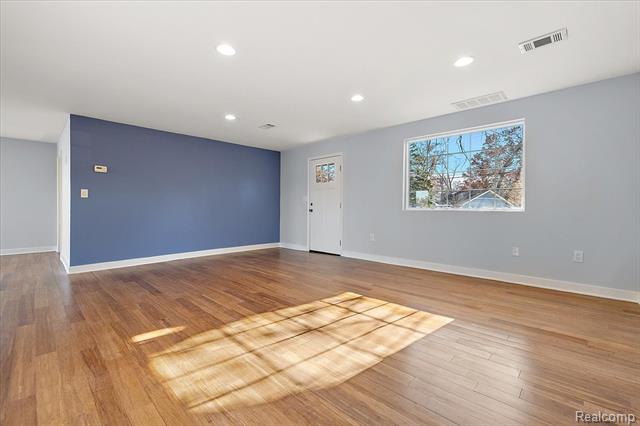 Builiding view fourteen for 9492 Round Lake, White Lake, MI. 48386